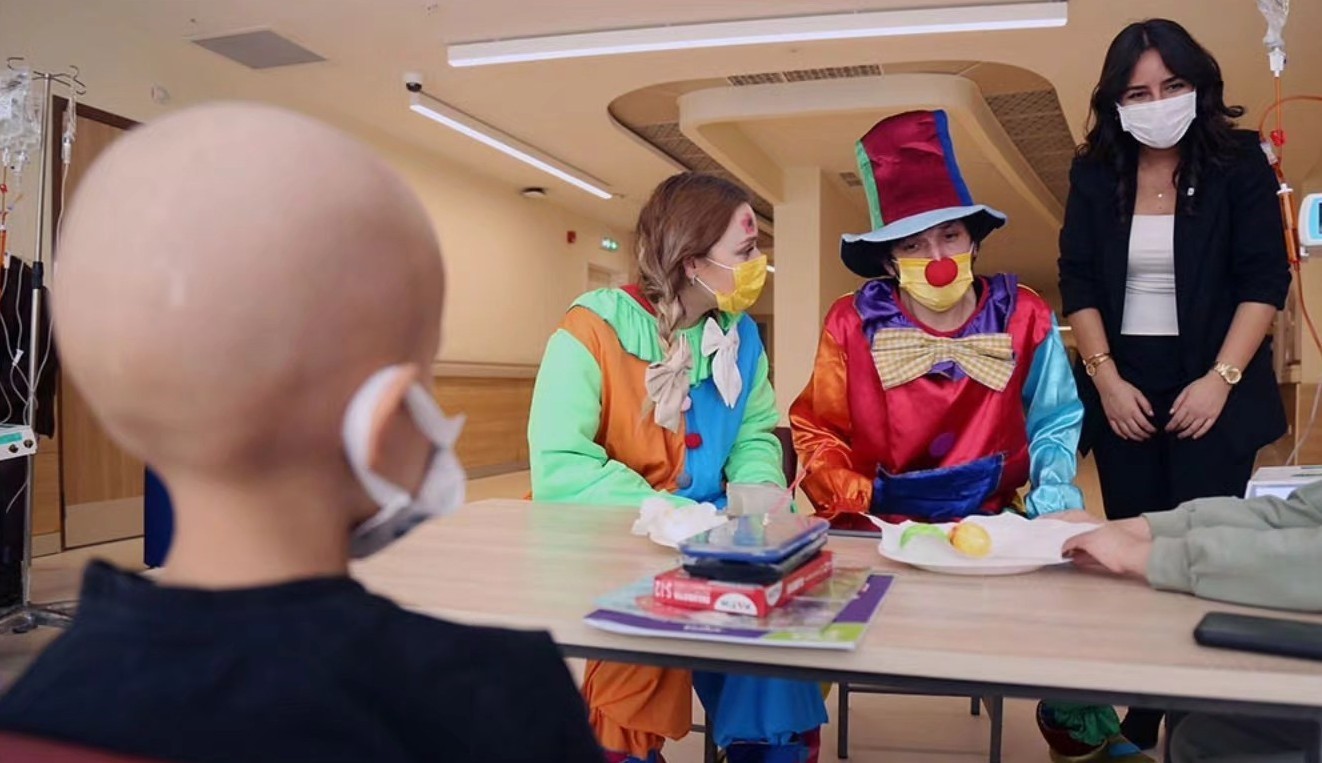 Sanatın rehabilite edici gücünü çocuklarla buluşturdular
