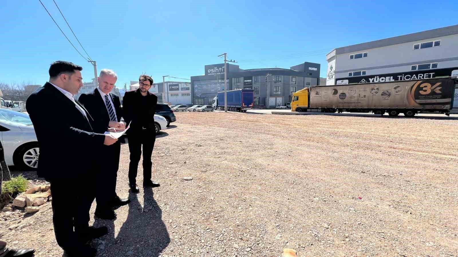 Sanayi bölgesinde otopark alanları artıyor
