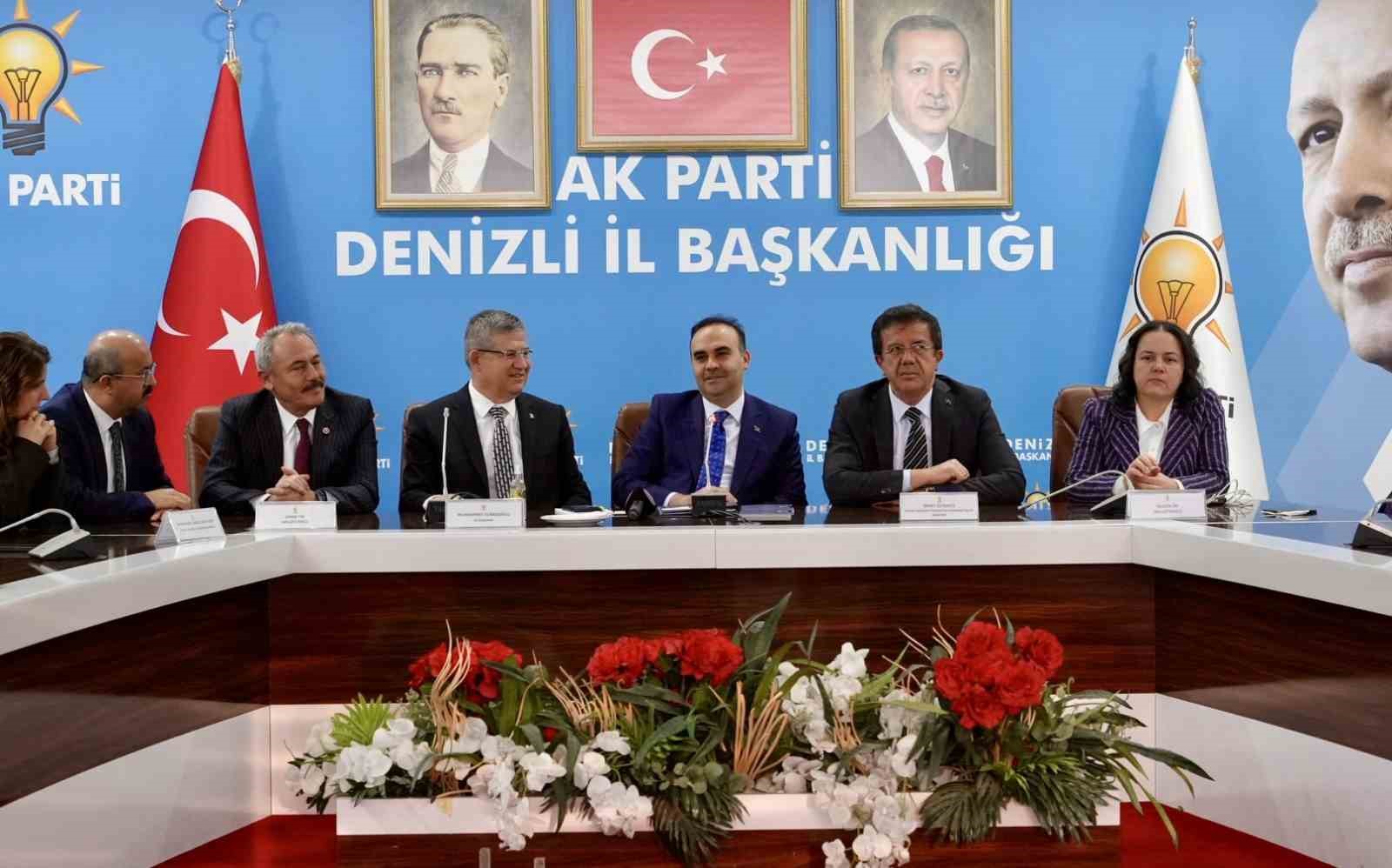 Sanayi ve Teknoloji Bakanı Mehmet Fatih Kacır Denizli partilileriyle bir araya geldi
