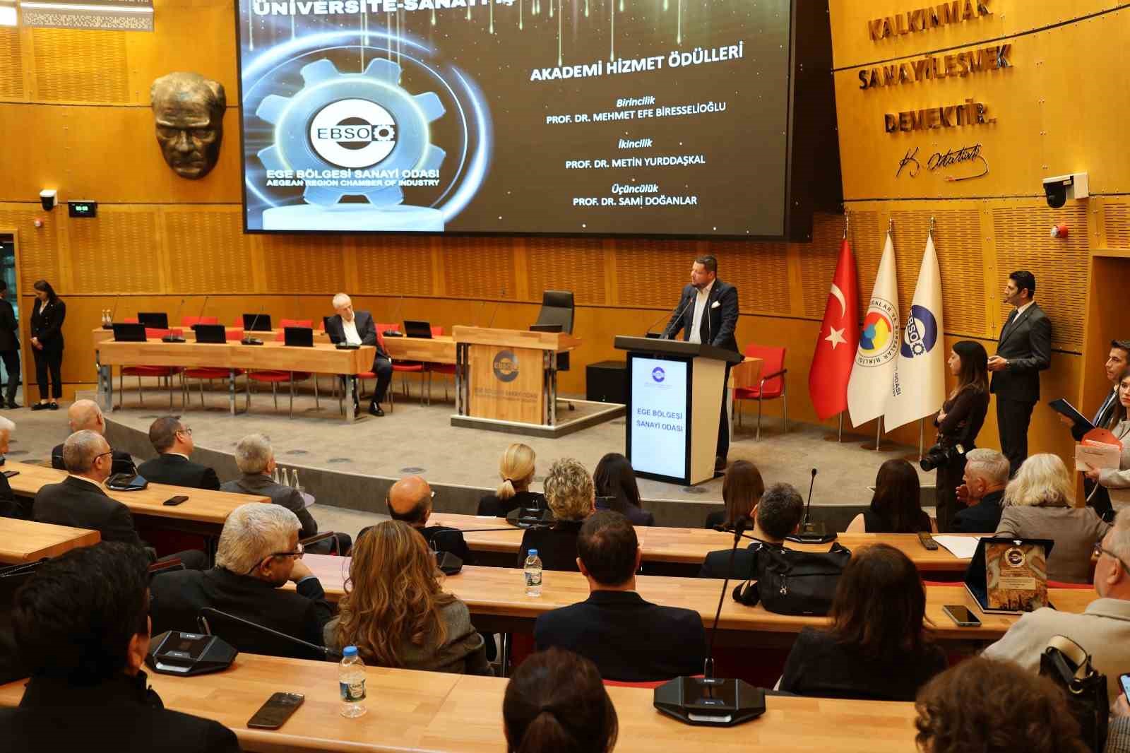 Sanayicilerden İzmir Ekonomi’ye 5 ödül
Sanayicilerden İzmir Ekonomi’ye 5 ödül