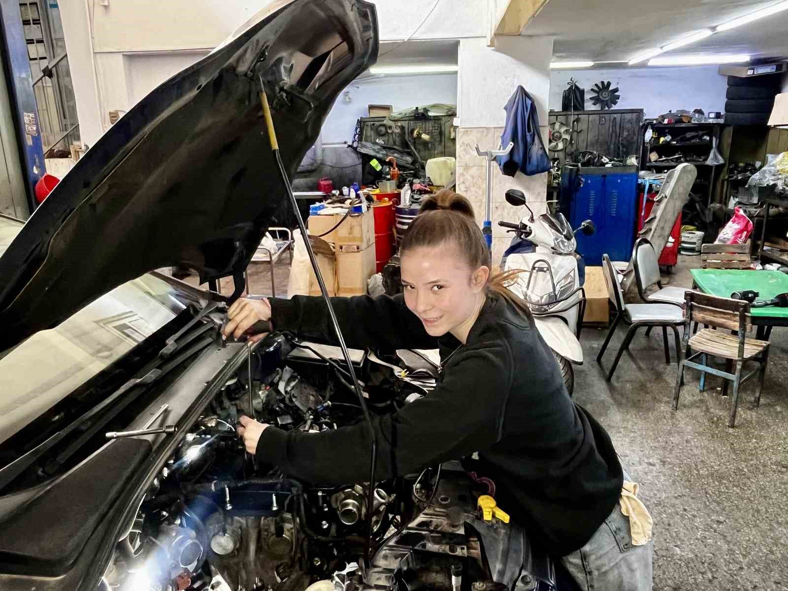 Sanayinin 17 yaşındaki oto tamircisi kadın ustası
