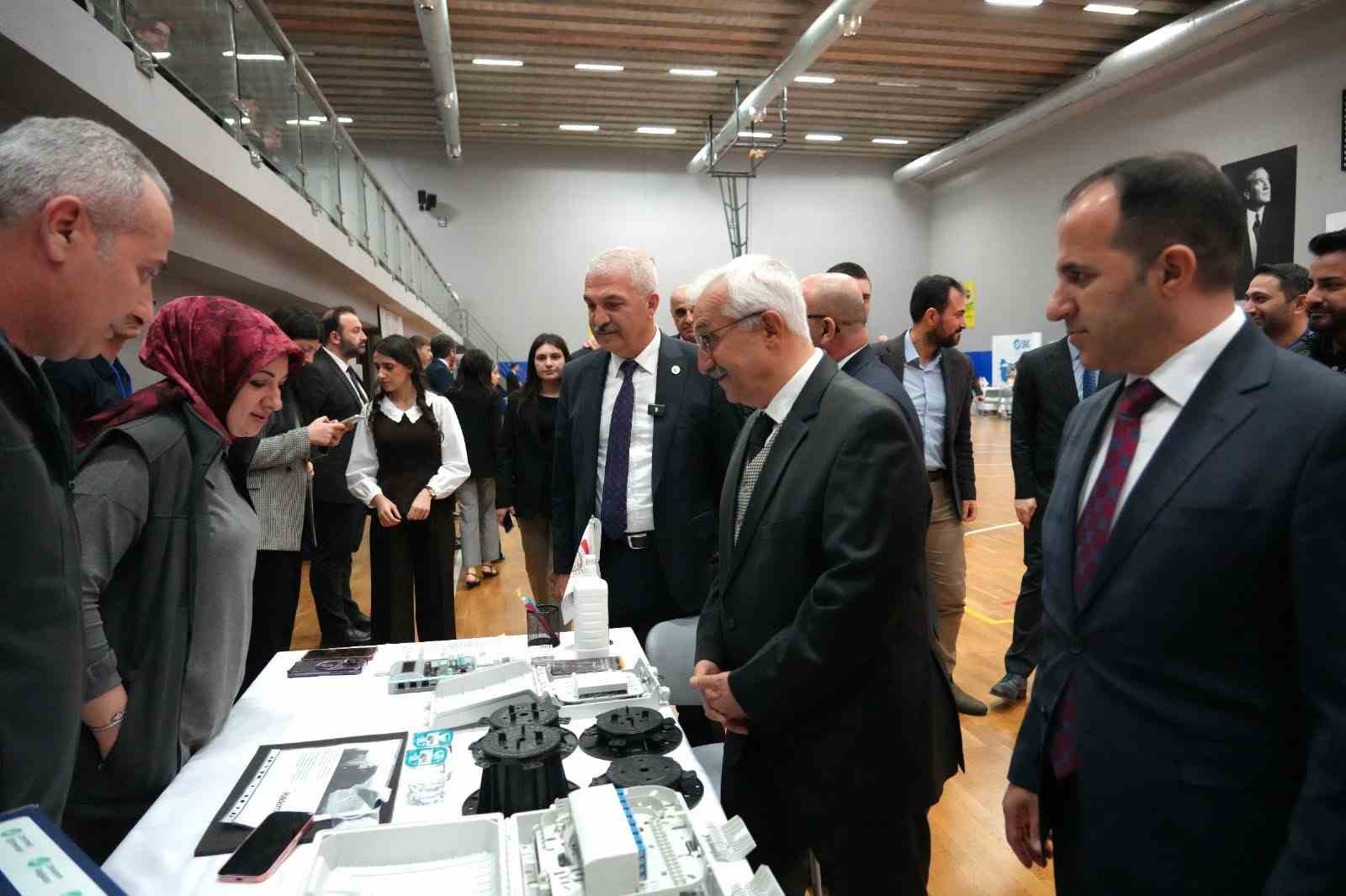 Sanayinin kalbi Gebze’de geleceğin ustaları iş dünyasıyla buluştu
