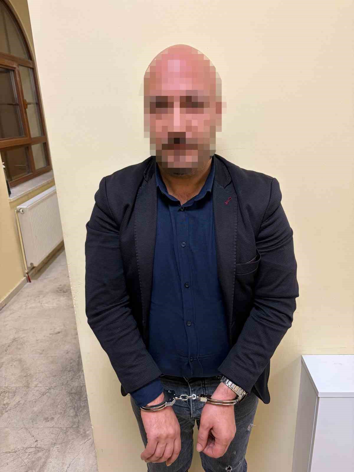 Sancaktepe polisi mıknatıslı gizli bölmede uyuşturucu ele geçirdi
Sancaktepe polisi mıknatıslı gizli bölmede uyuşturucu ele geçirdi