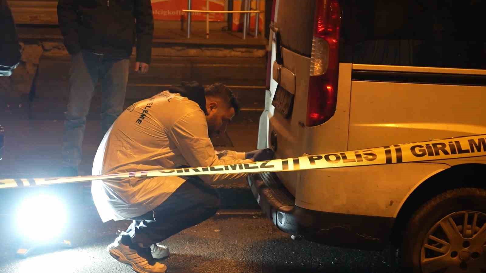 Sancaktepe’de seyir halindeki otomobilden silahlı saldırı: 1 yaralı
