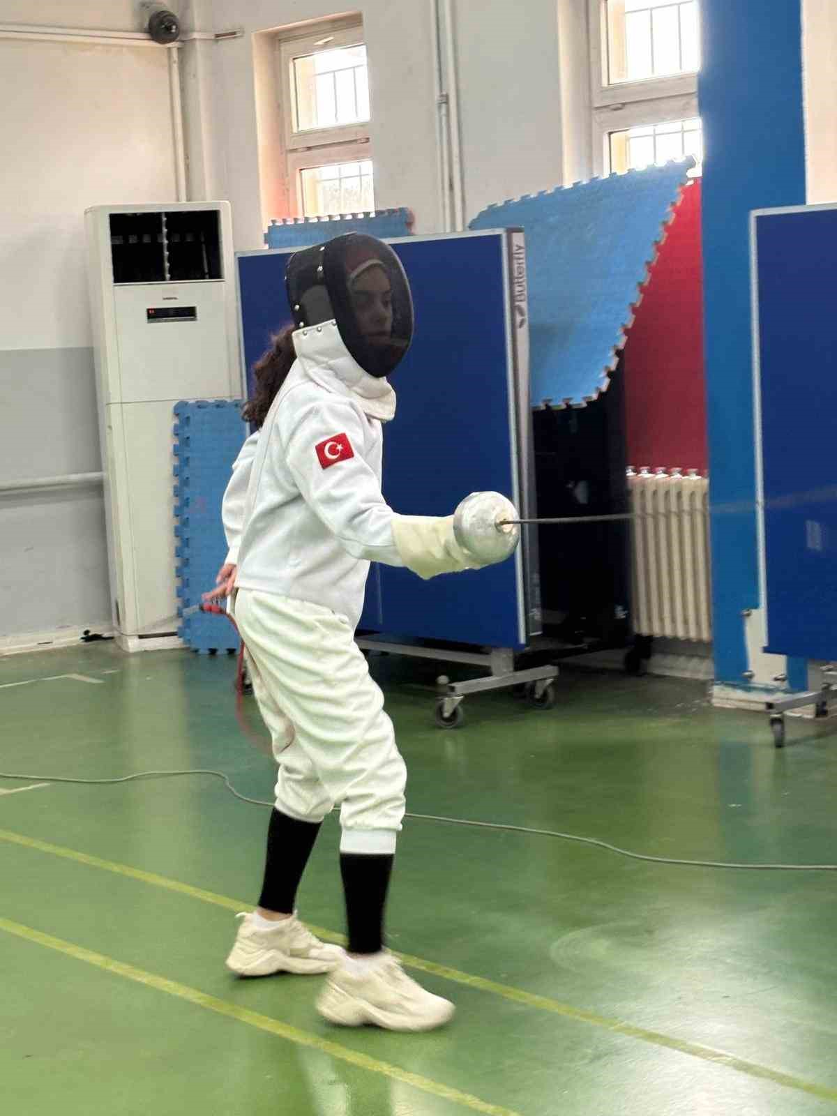 SANKO Okulları Eskrimde 17 madalya kazandı
