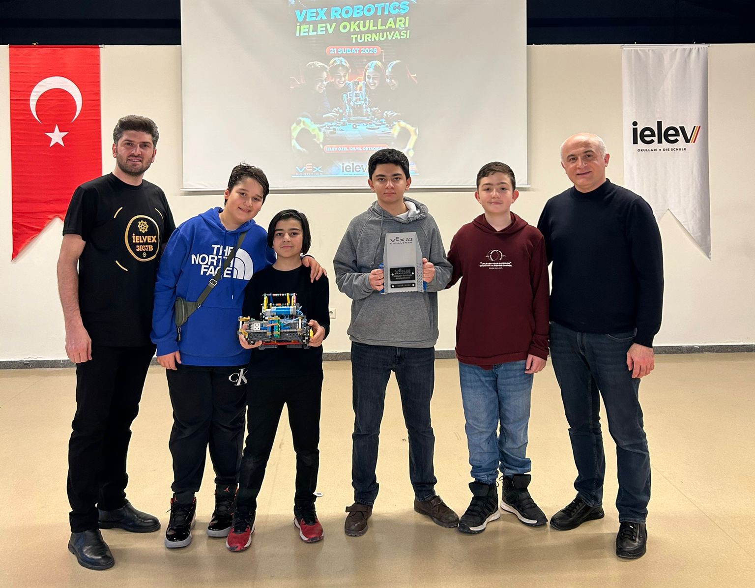 SANKO Okulları ’VEX IQ Robot Yarışması’nda iki birincilik kazandı
