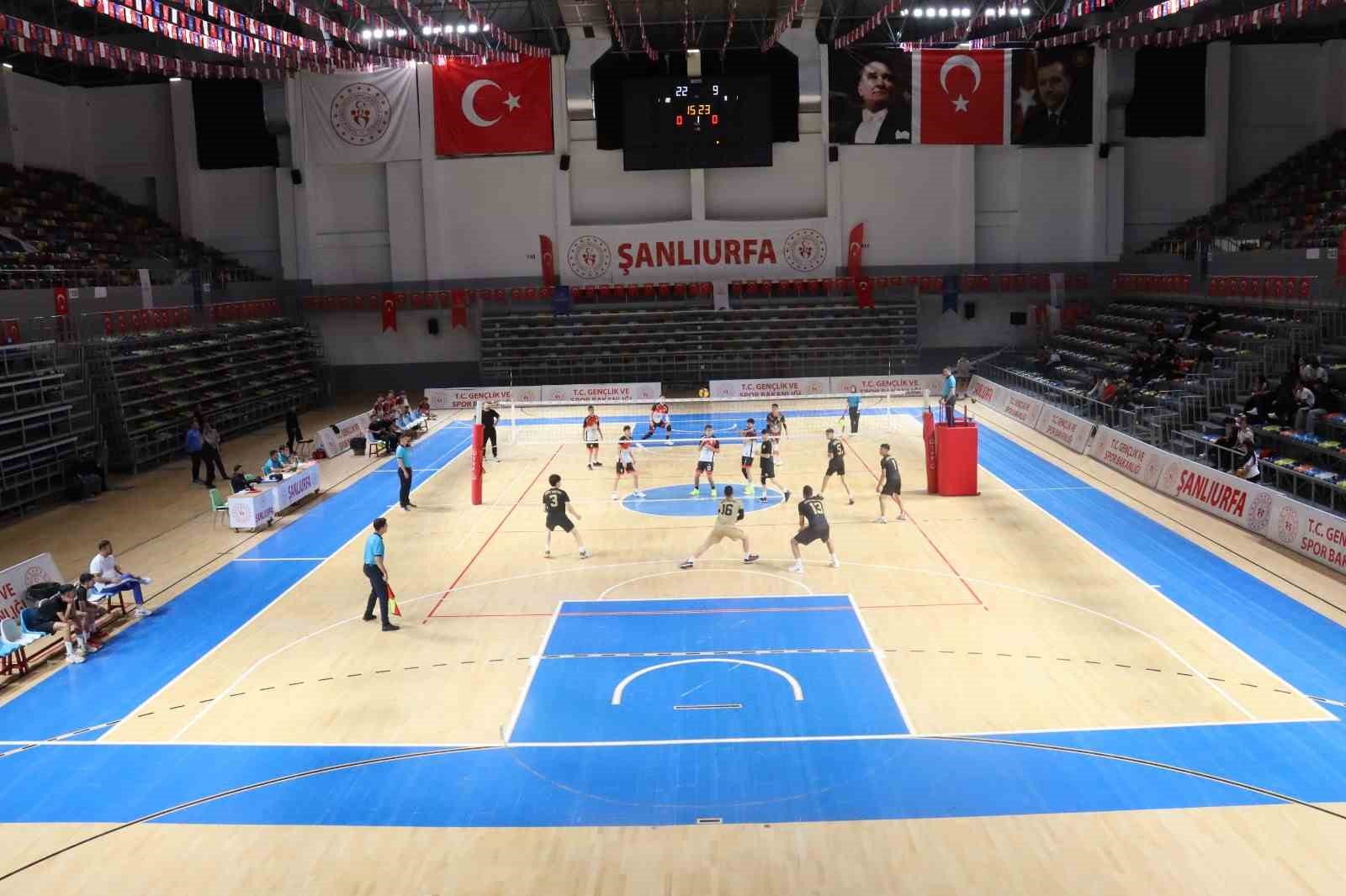 Şanlıurfa Büyükşehir Belediyesi genç erkekler voleybol takımı filede iddialı
