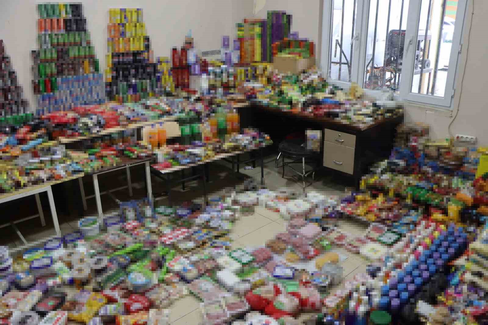 Şanlıurfa’da 1 buçuk milyon TL’lik tarihi geçmiş ürünler ele geçirildi
