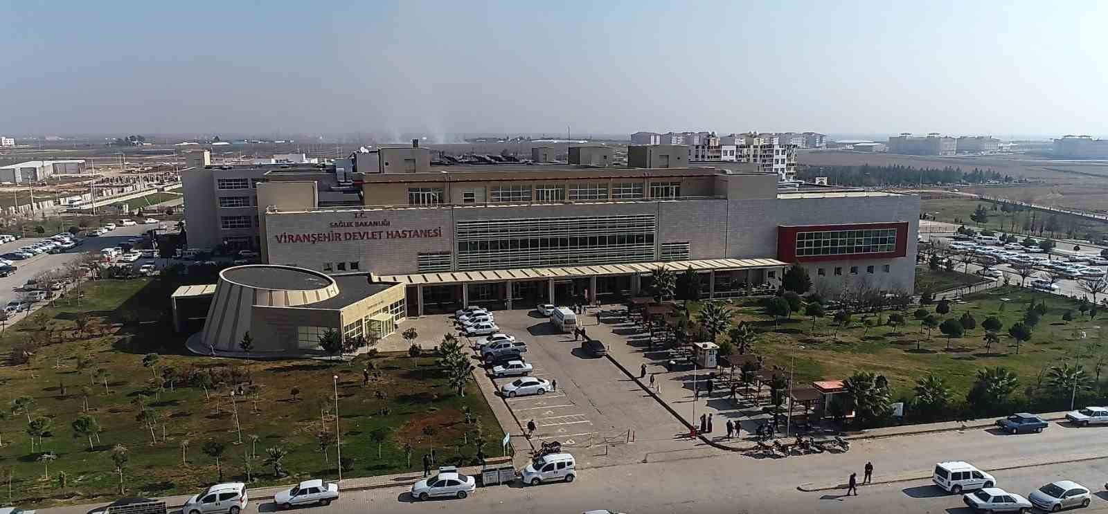 Şanlıurfa’da 10 santimetrelik böbrek kisti kapalı yöntemle alındı
