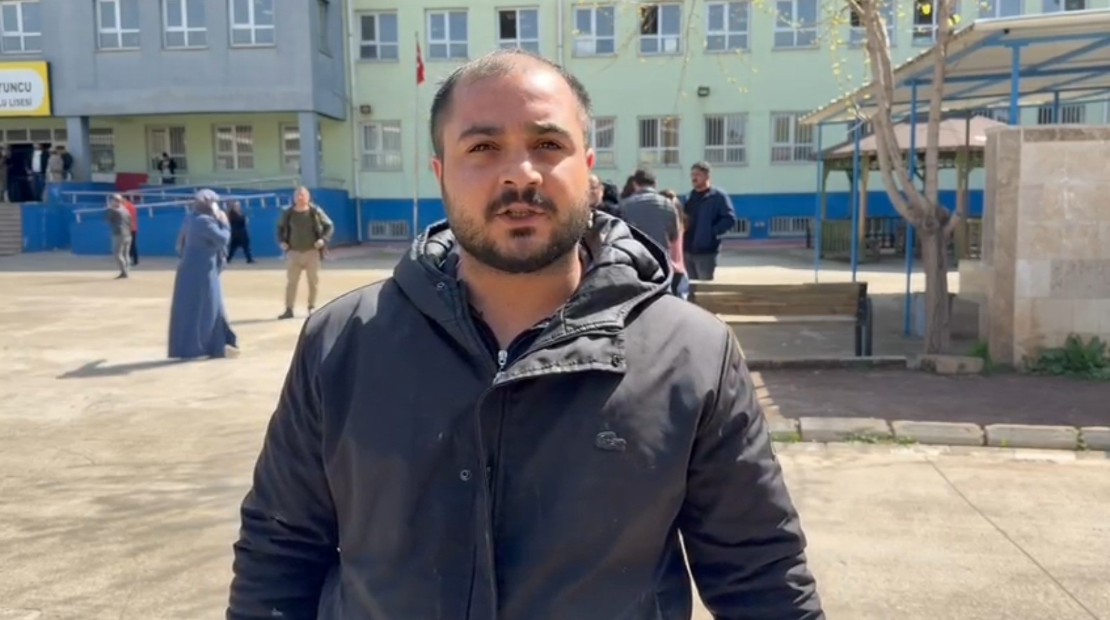 Şanlıurfa’da 13 öğrencinin yaralandığı saldırıyı görgü tanığı anlattı
Şanlıurfa’da 13 öğrencinin yaralandığı saldırıyı görgü tanığı anlattı