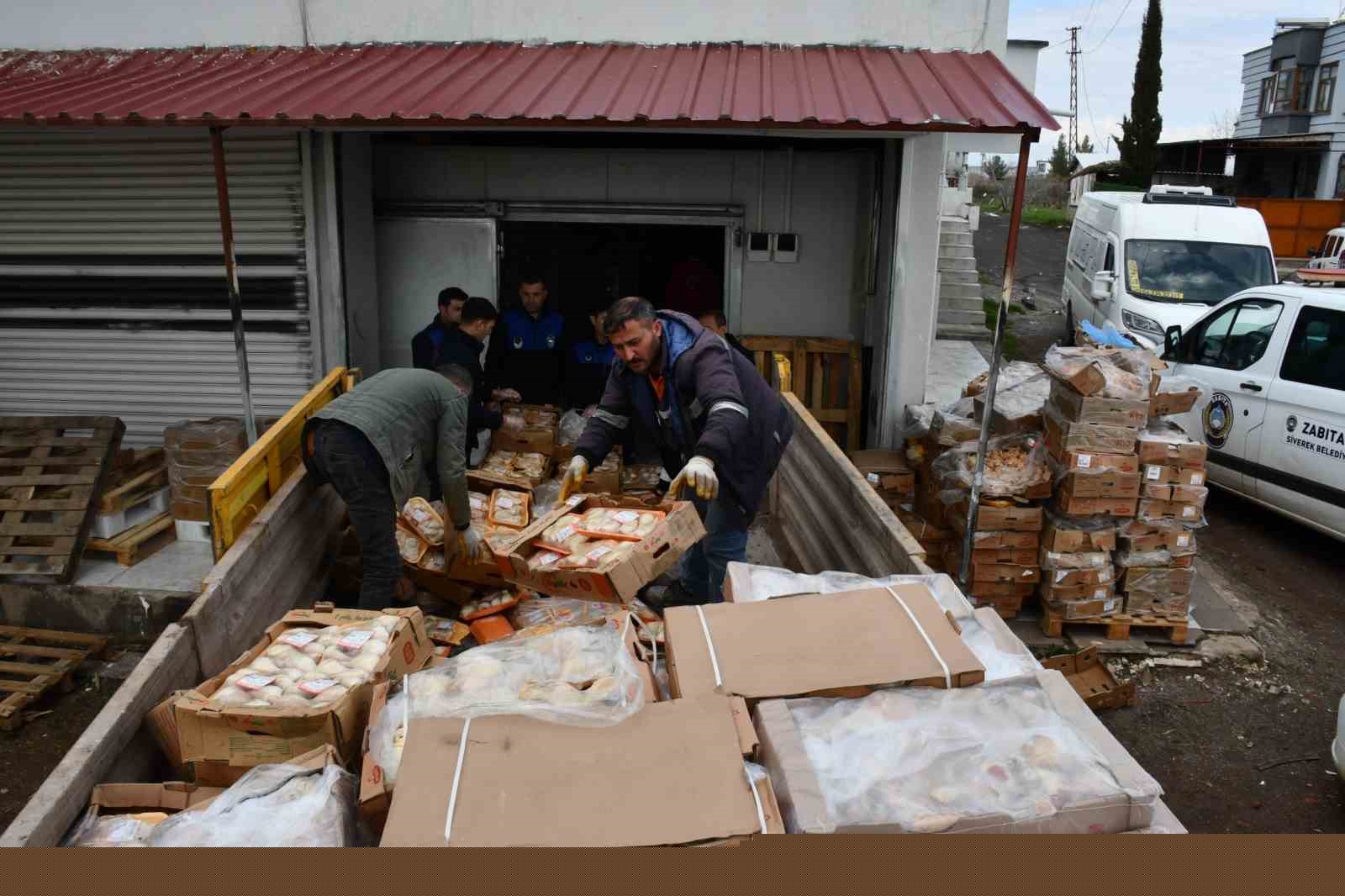 Şanlıurfa’da 50 ton bozuk tavuk ele geçirildi

