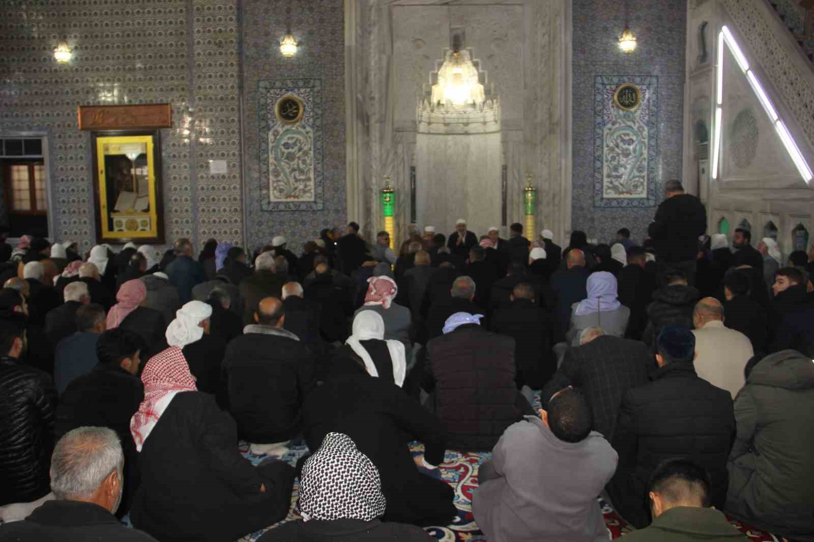 Şanlıurfa’da 6 Şubat depremlerinde hayatını kaybedenler için mevlit okutuldu
