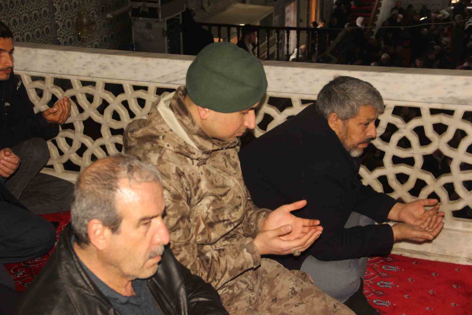 Şanlıurfa’da 6 Şubat depremlerinde hayatını kaybedenler için mevlit okutuldu
