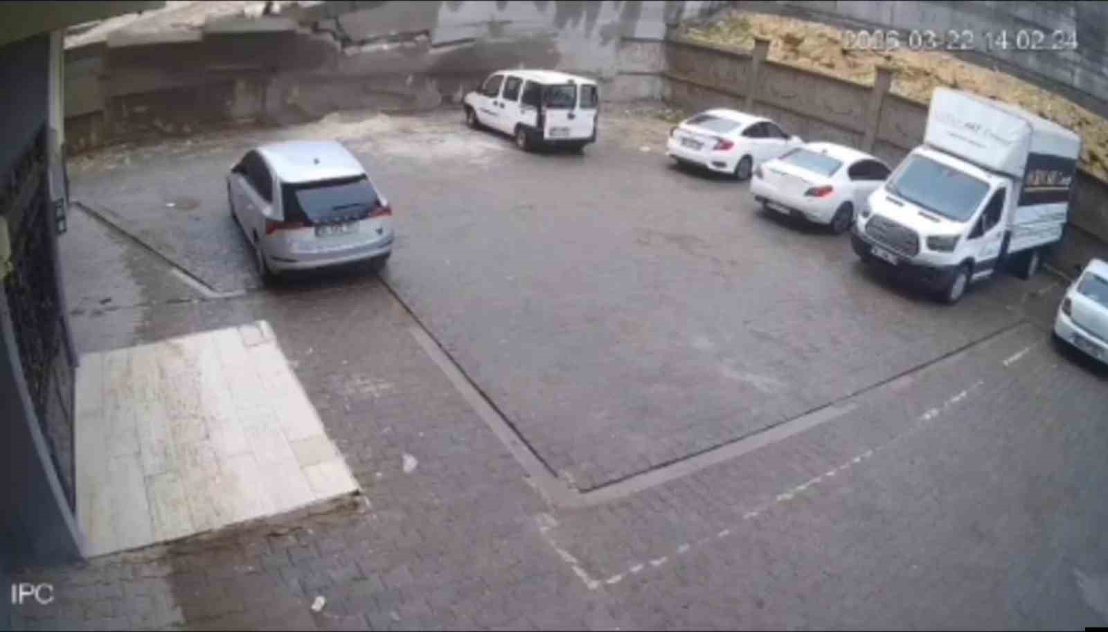 Şanlıurfa’da aşırı yağış istinat duvarını yıktı: O anlar kamerada
