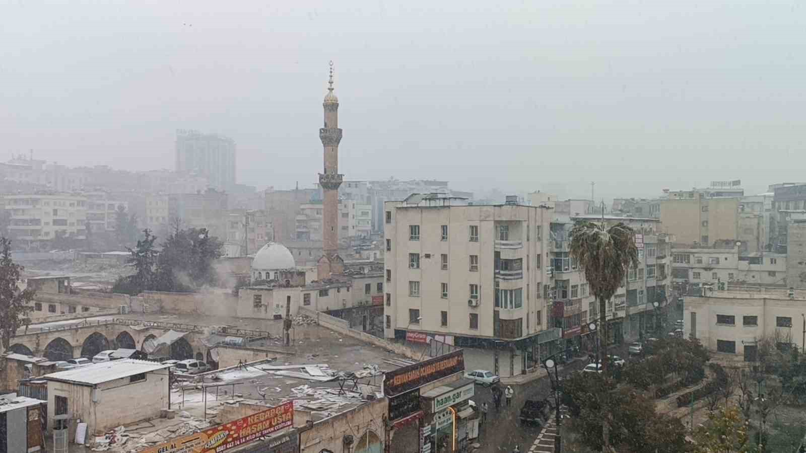 Şanlıurfa’da beklenen kar yağışı başladı
