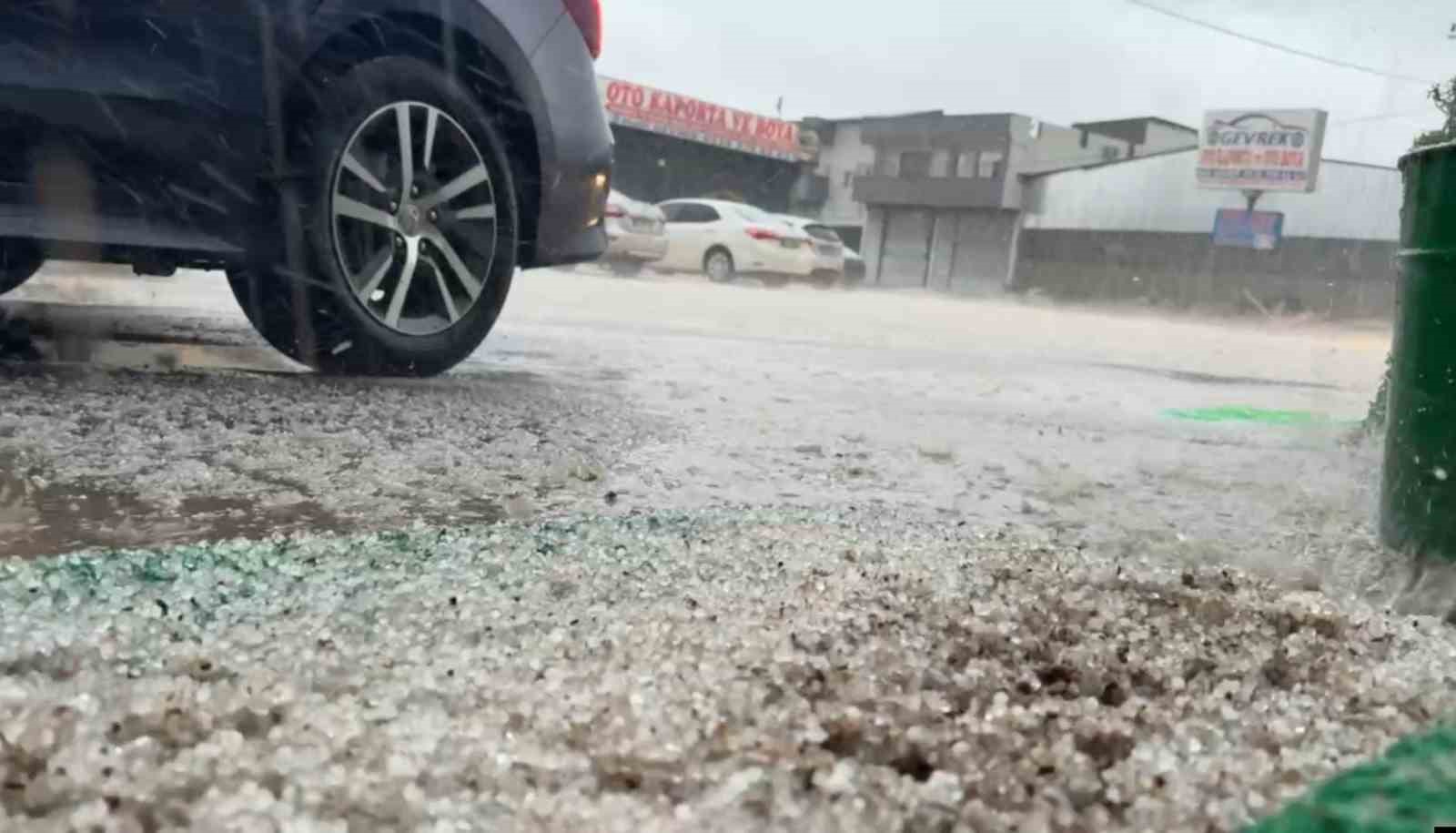 Şanlıurfa’da dolu yağışı hayatı olumsuz etkiledi
