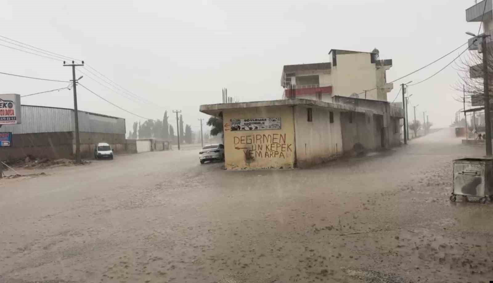 Şanlıurfa’da dolu yağışı hayatı olumsuz etkiledi
