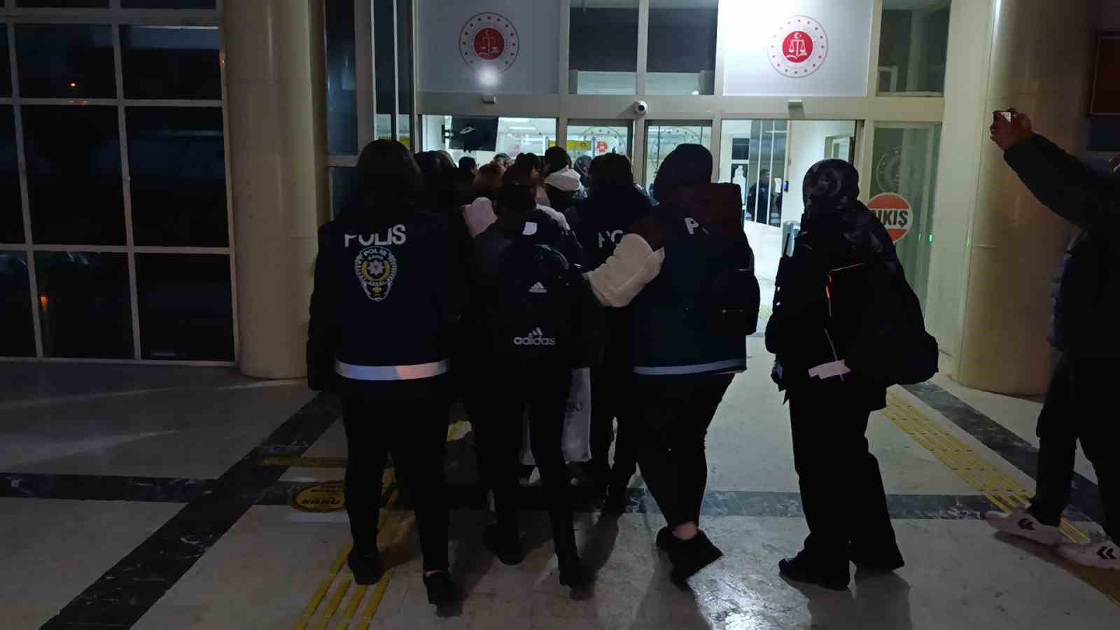 Şanlıurfa’da fuhuş operasyonunda gözaltına alınan 31 şüpheli adliyeye sevk edildi
