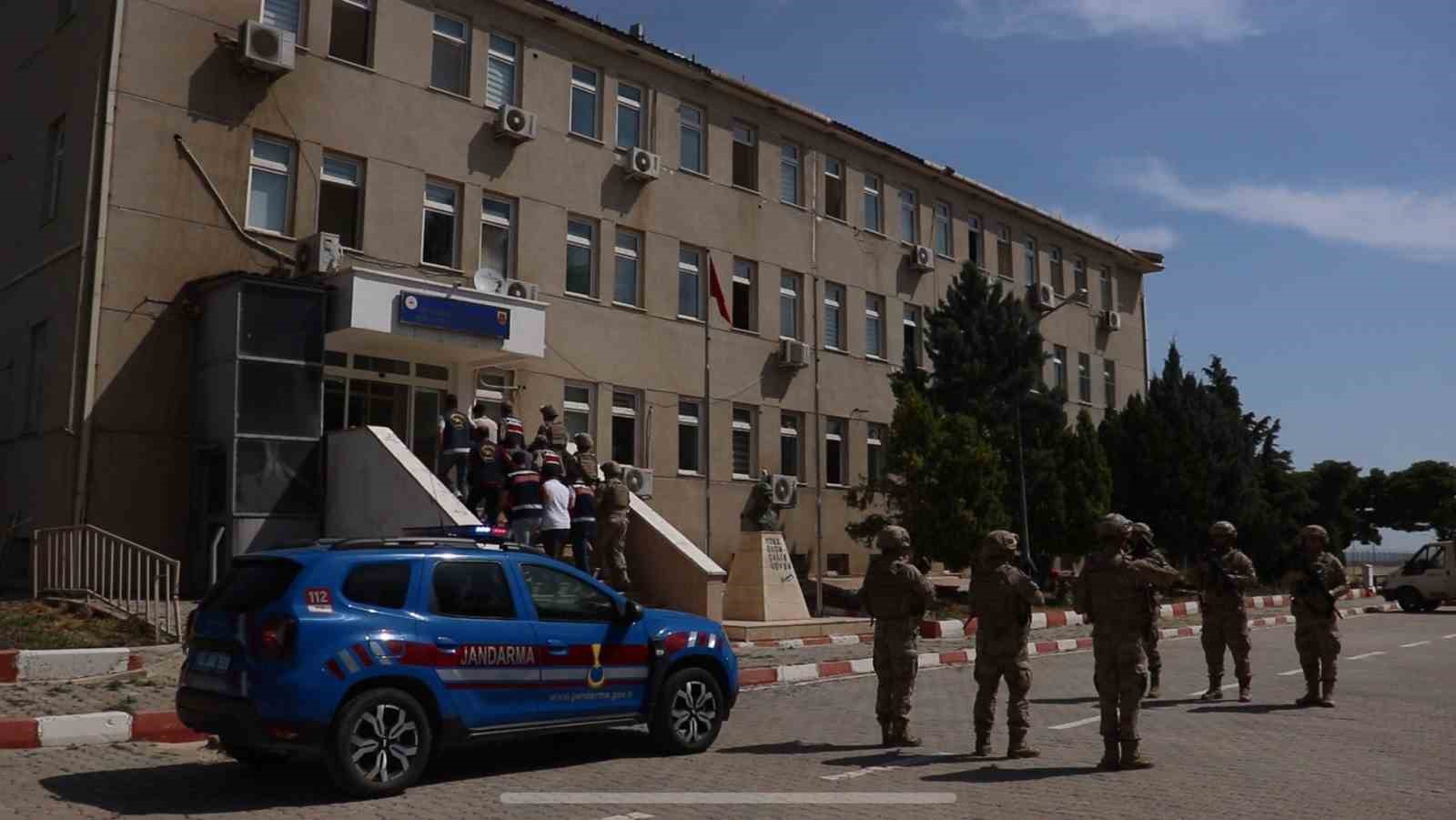 Şanlıurfa’da göçmen kaçakçılığı operasyonu: 18 tutuklama
