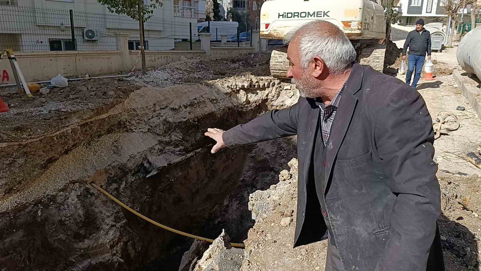 Şanlıurfa’da göçük altında kalan 2 işçi kurtarıldı
