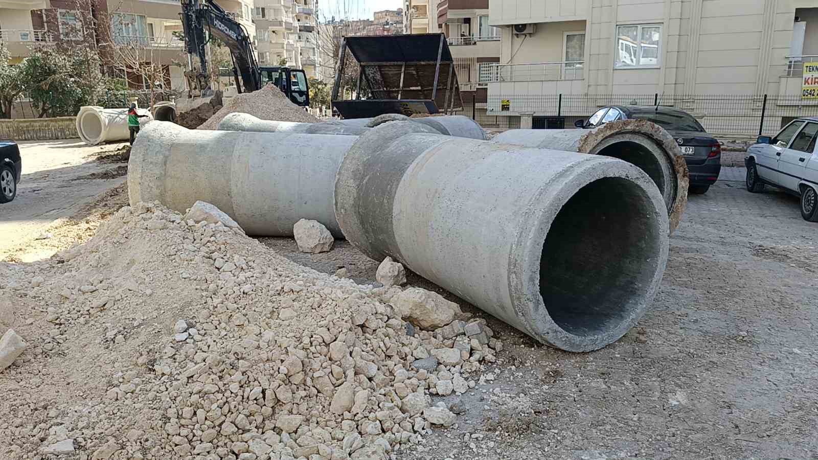 Şanlıurfa’da göçük altında kalan 2 işçi kurtarıldı
