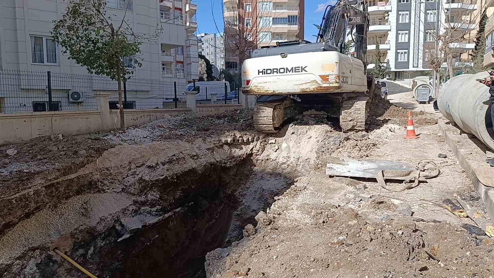 Şanlıurfa’da göçük altında kalan 2 işçi kurtarıldı
