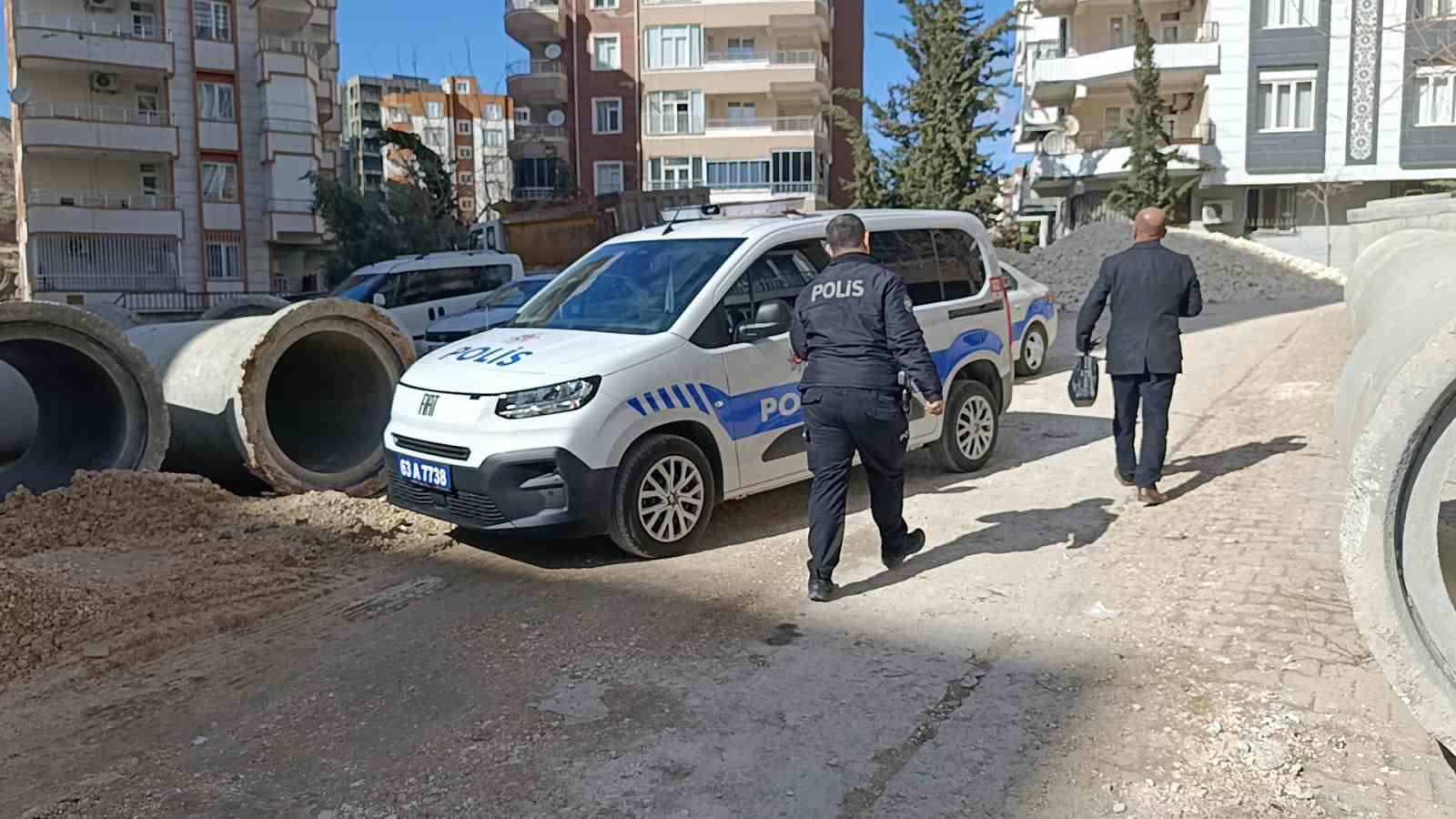 Şanlıurfa’da göçük altında kalan 2 işçi kurtarıldı
