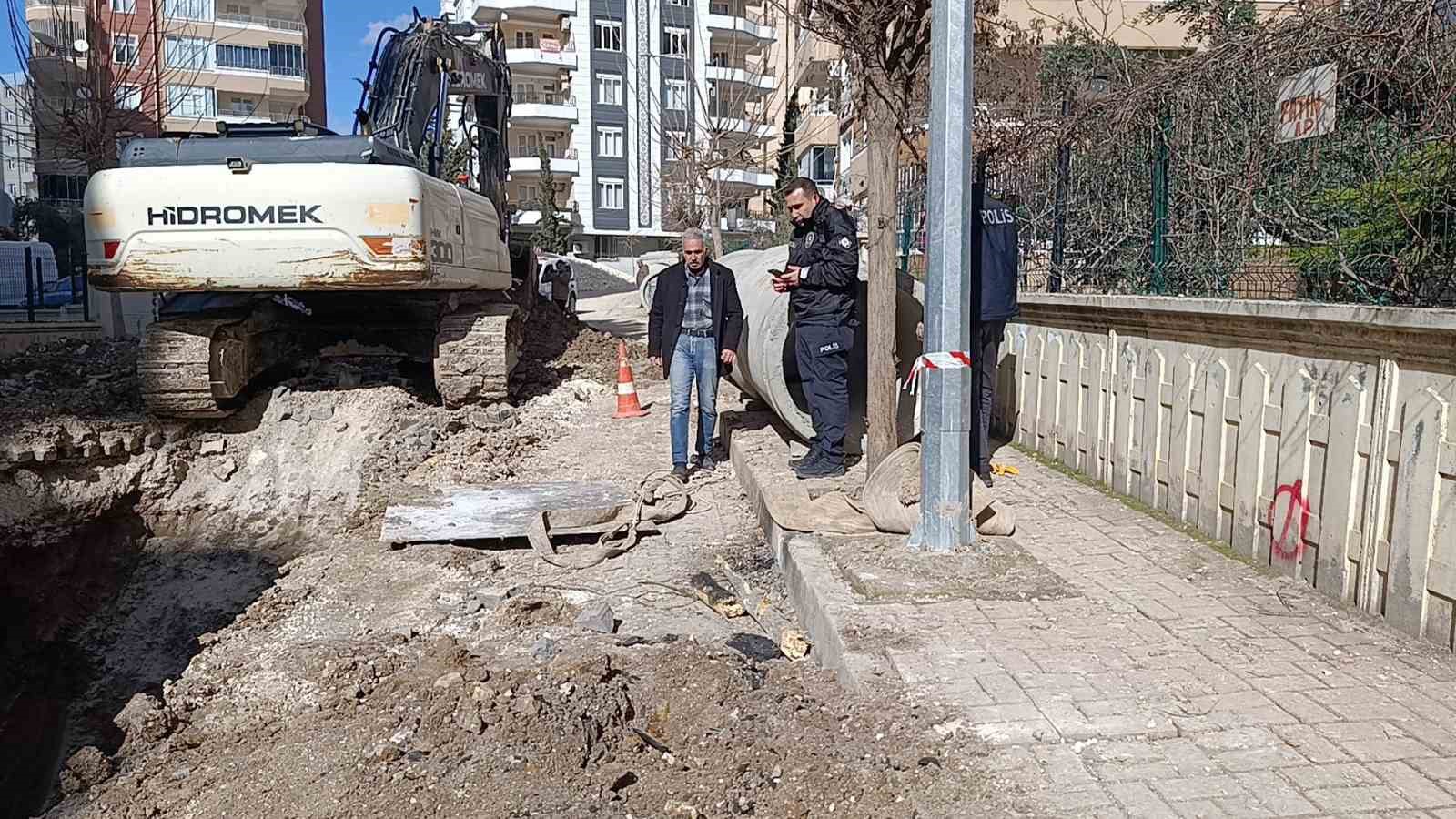 Şanlıurfa’da göçük altında kalan 2 işçi kurtarıldı
