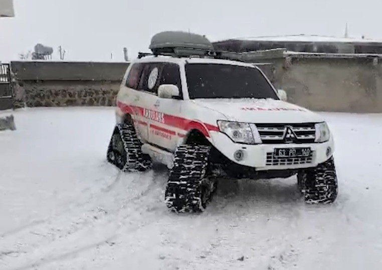 Şanlıurfa’da hastalar paletli ambulanslarla hastaneye ulaştırıldı
