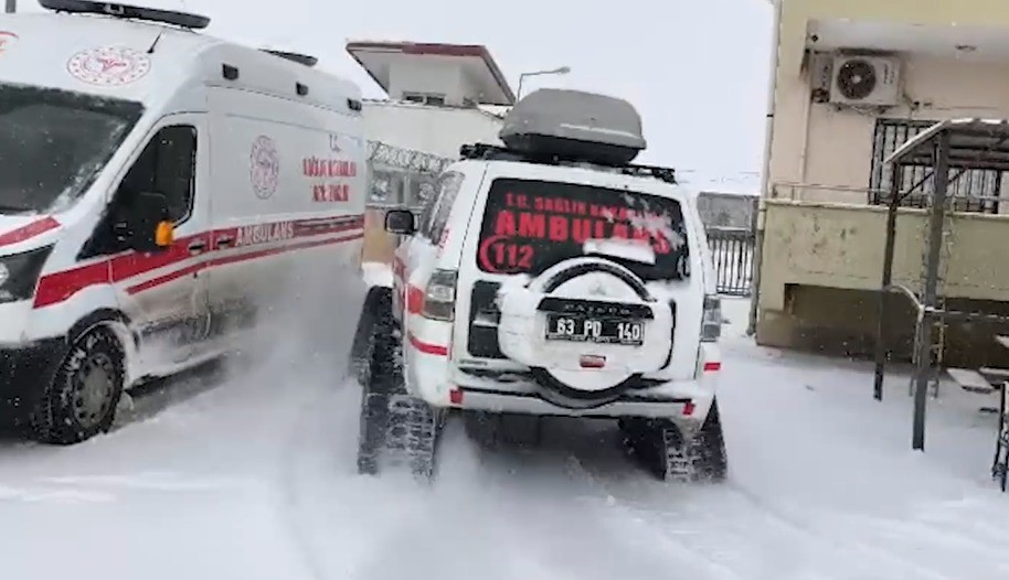 Şanlıurfa’da hastalar paletli ambulanslarla hastaneye ulaştırıldı
