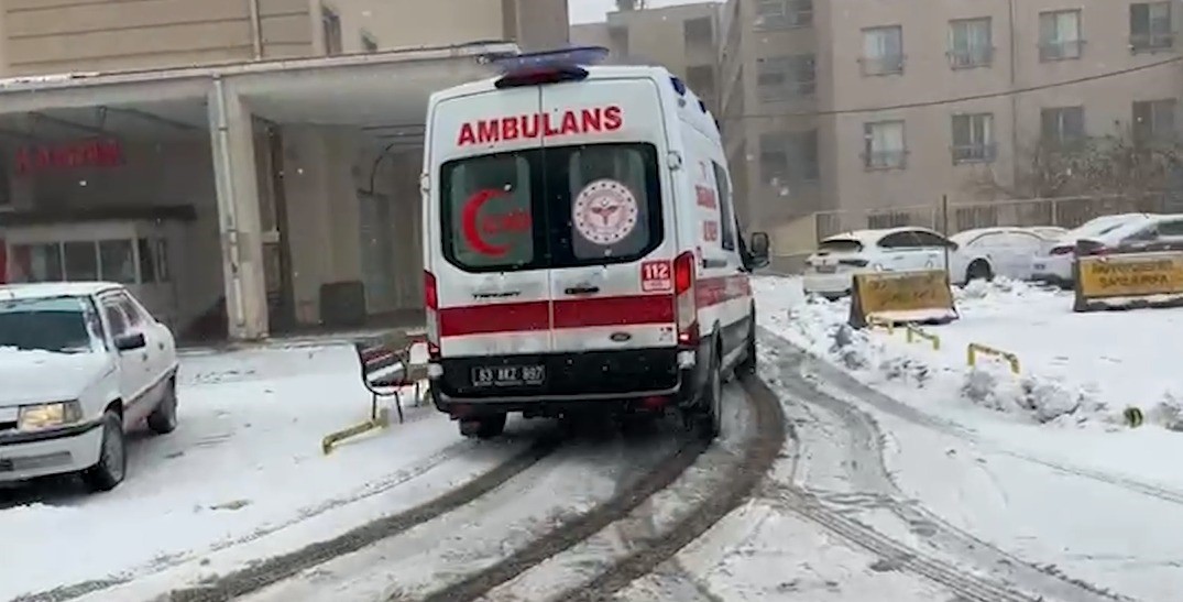 Şanlıurfa’da hastalar paletli ambulanslarla hastaneye ulaştırıldı
