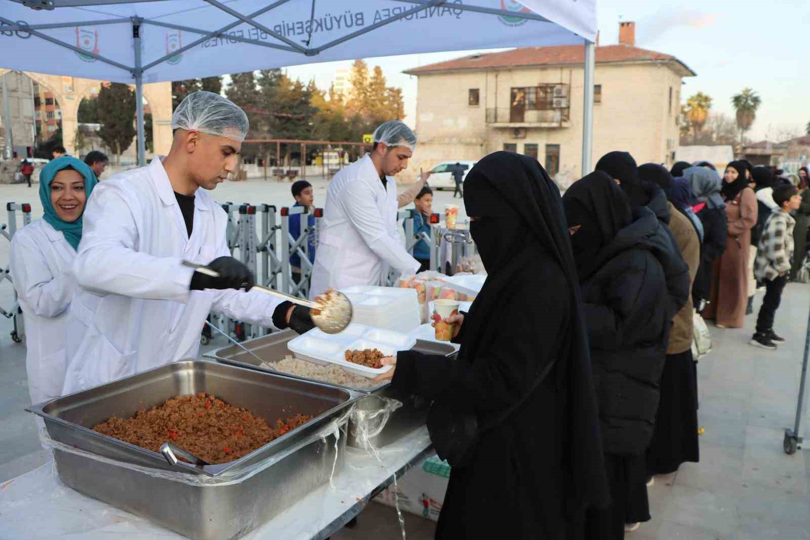 Şanlıurfa’da iftar çadırında ilk oruçlar açıldı
