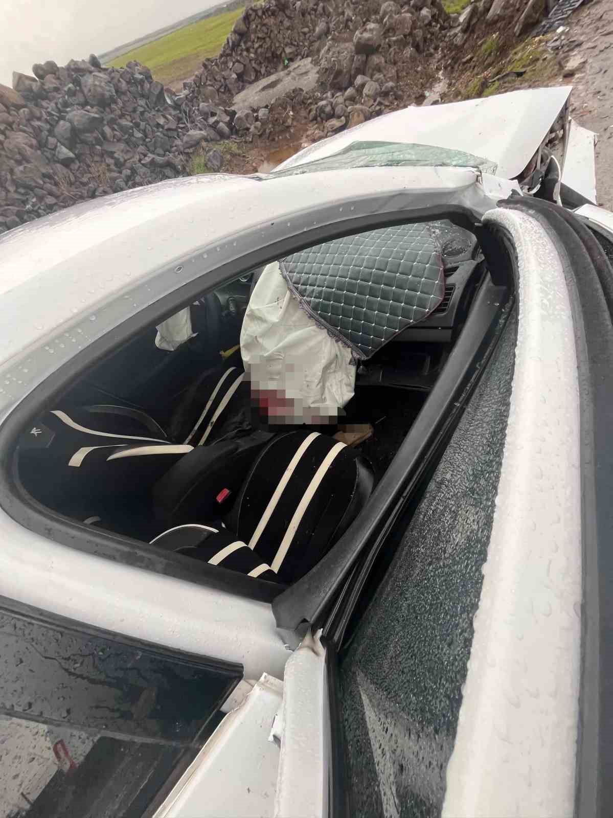 Şanlıurfa’da iki otomobil kafa kafaya çarpıştı: 8 yaralı
