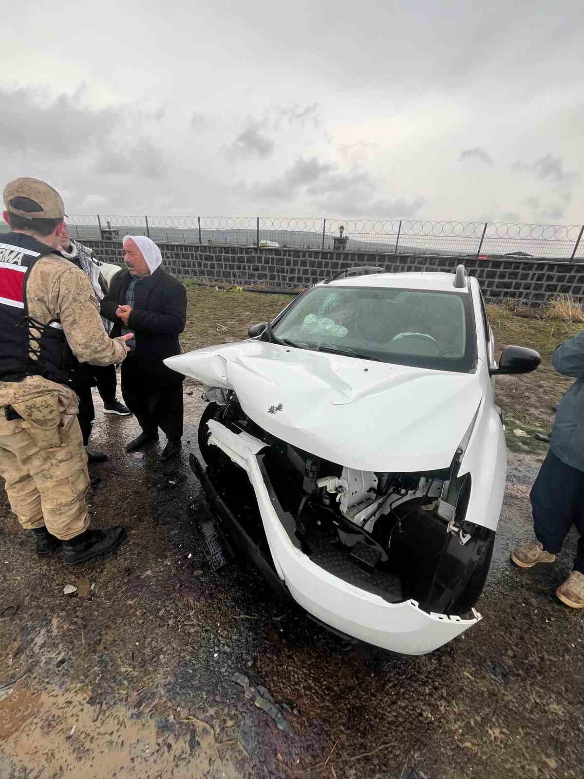 Şanlıurfa’da iki otomobil kafa kafaya çarpıştı: 8 yaralı

