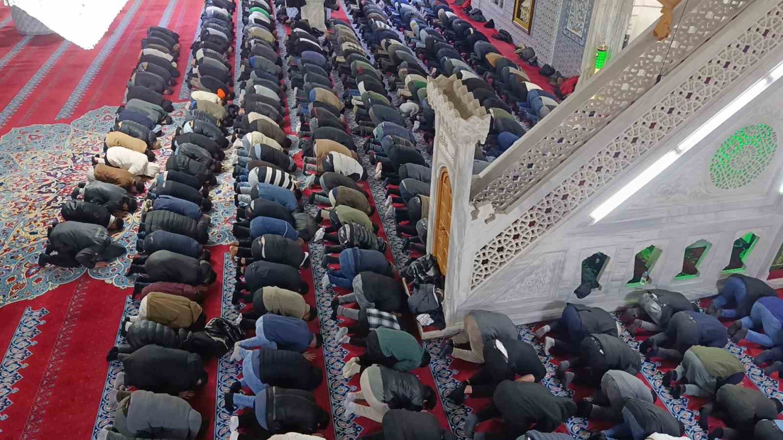 Şanlıurfa’da ilk teravih namazı kılındı
