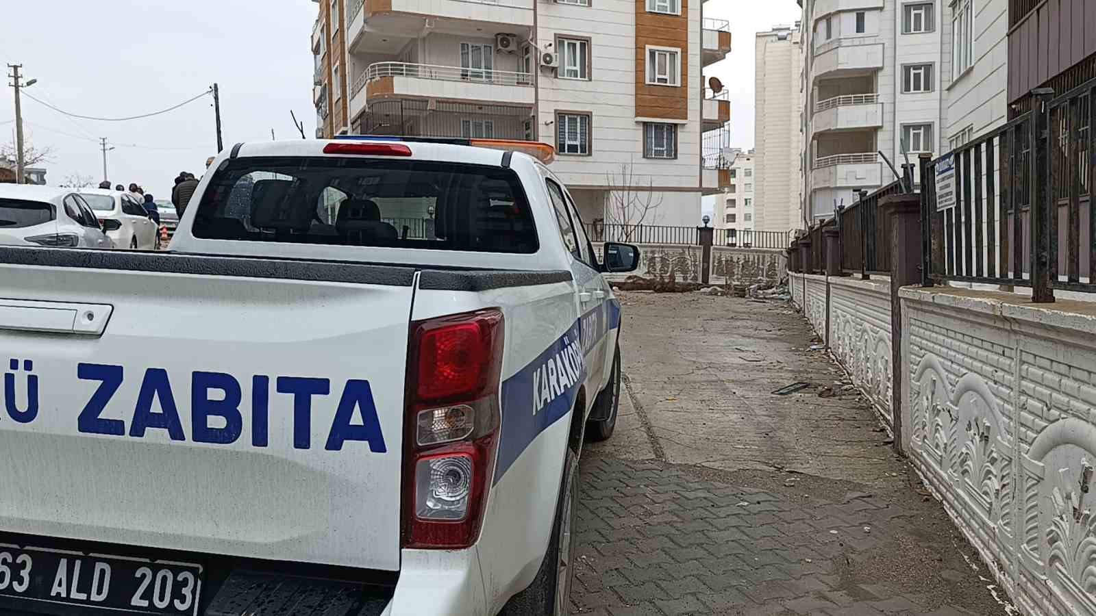 Şanlıurfa’da istinat duvarı yıkılan binanın yanındaki apartman da boşaltıldı
