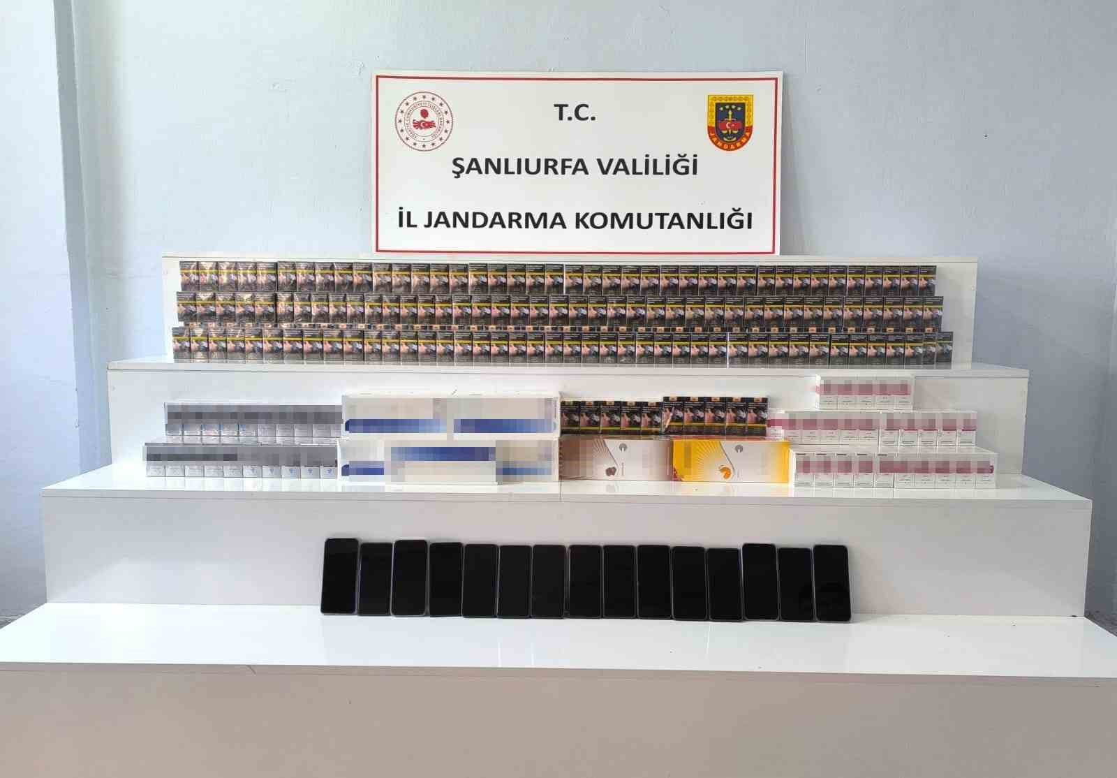 Şanlıurfa’da kaçak sigara ve telefon ele geçirildi
