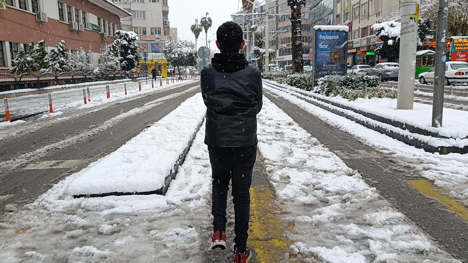 Şanlıurfa’da karla mücadele çalışmaları sürüyor
