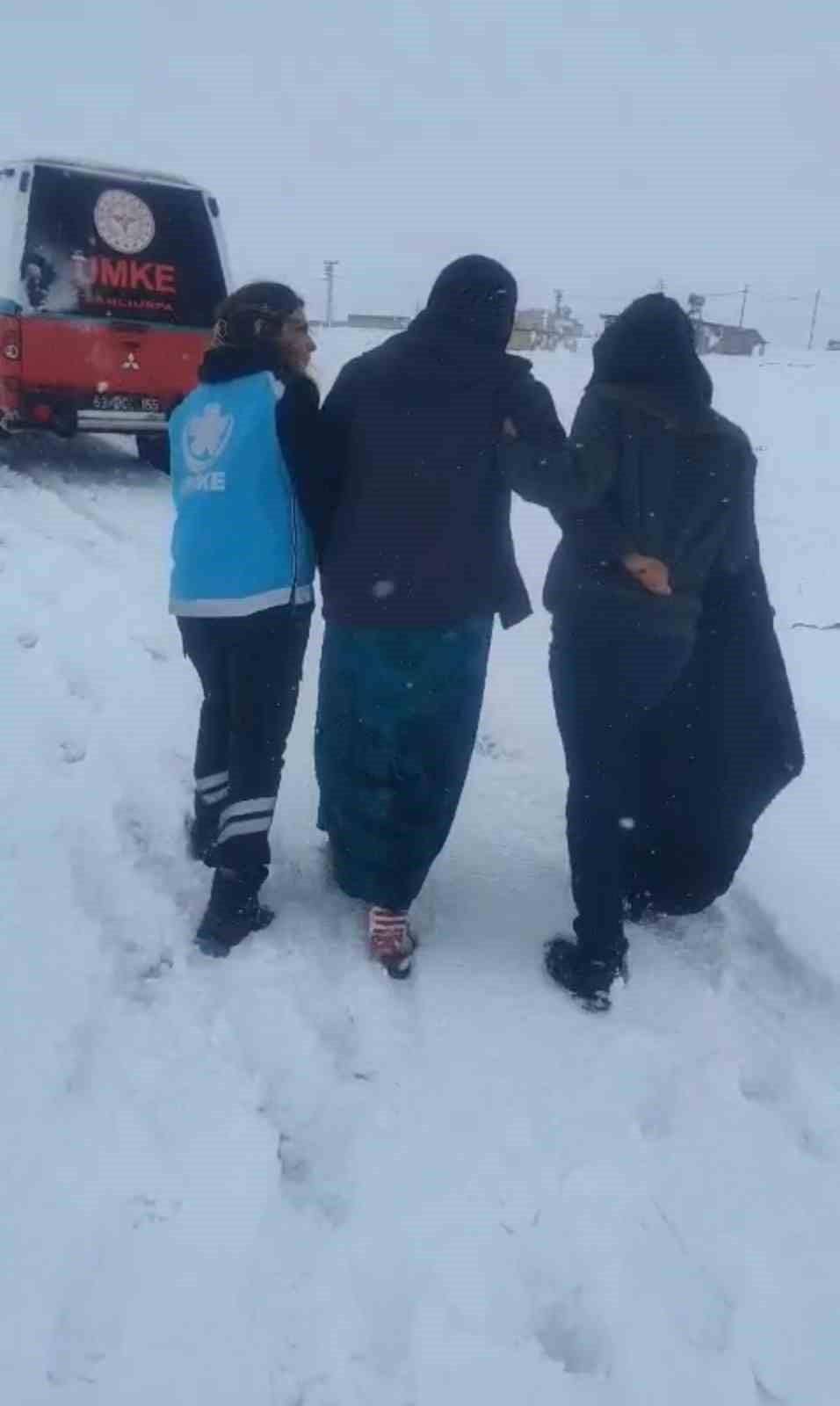 Şanlıurfa’da karlı yollarda doğum seferberliği
