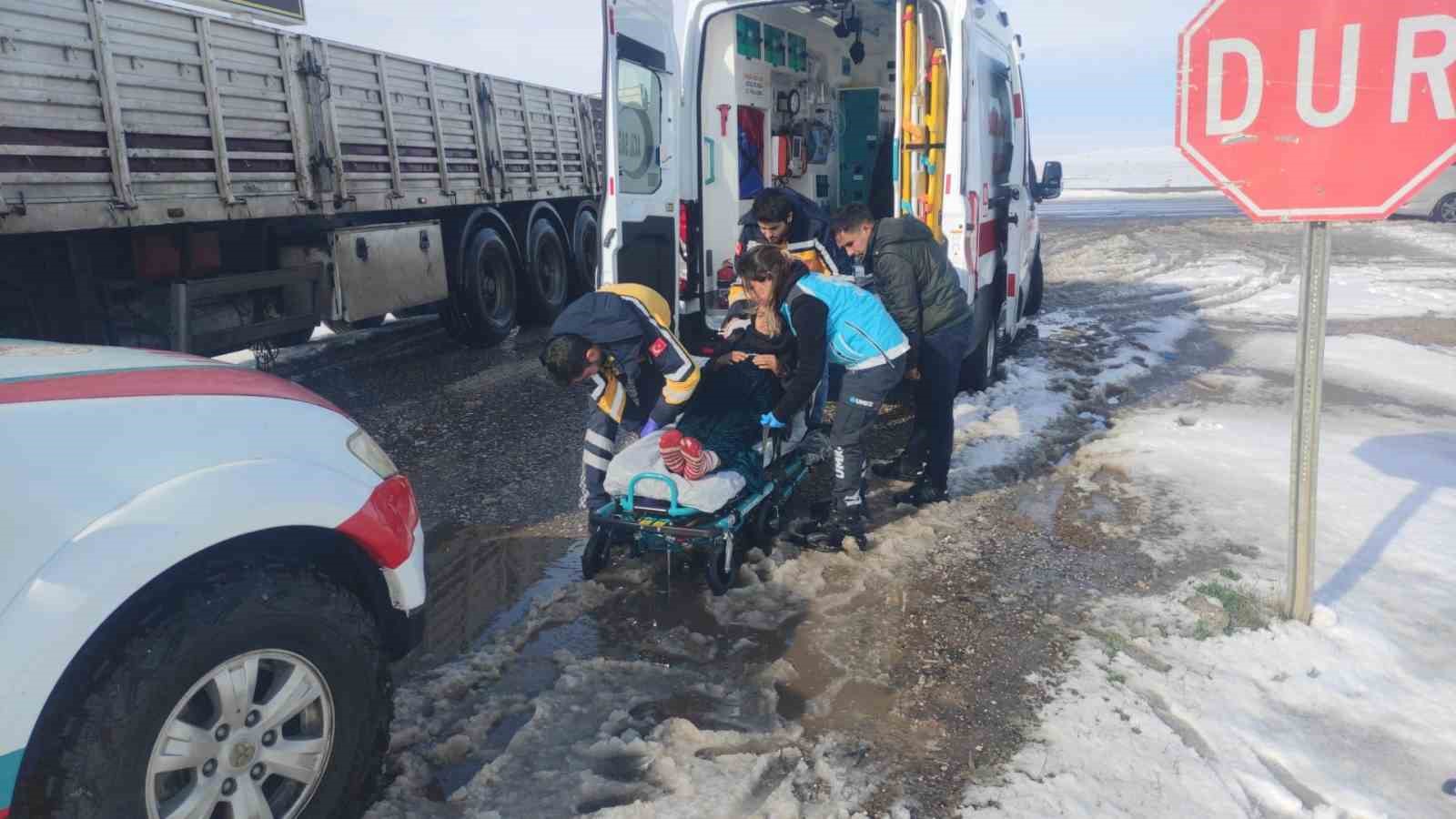 Şanlıurfa’da karlı yollarda doğum seferberliği
