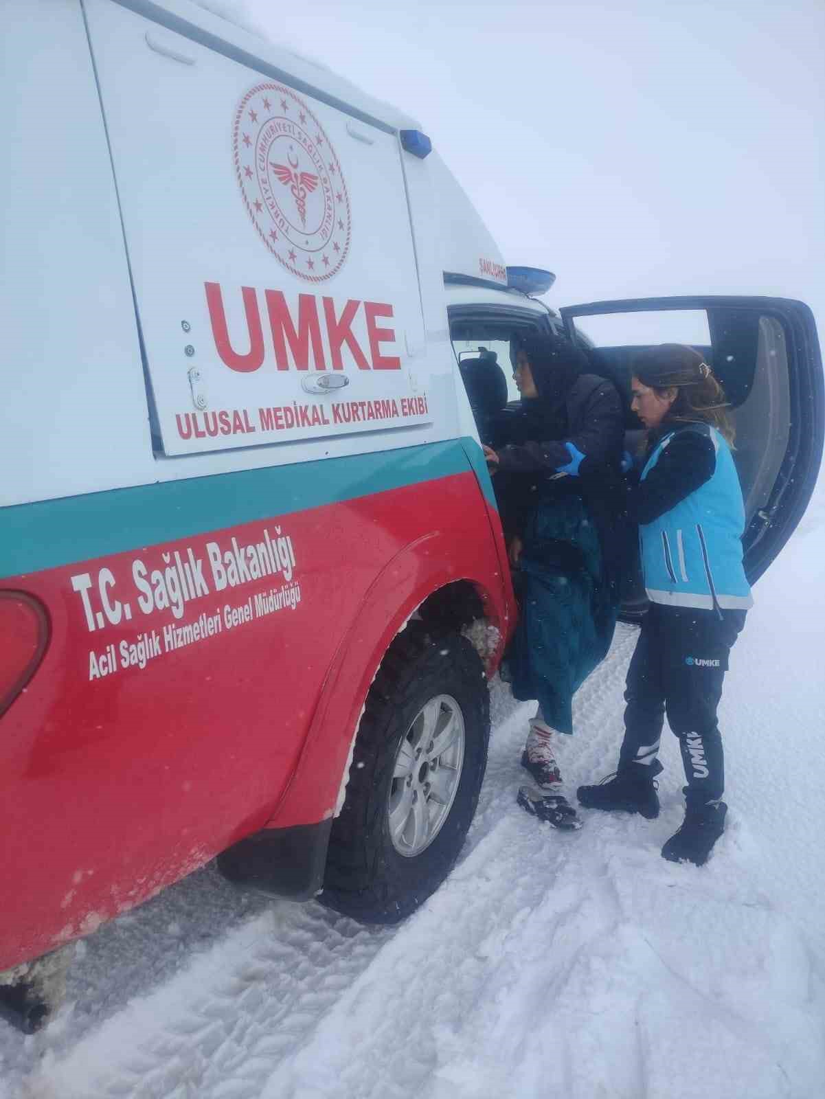 Şanlıurfa’da karlı yollarda doğum seferberliği
