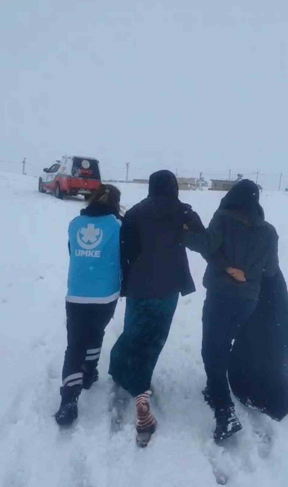 Şanlıurfa’da karlı yollarda doğum seferberliği
