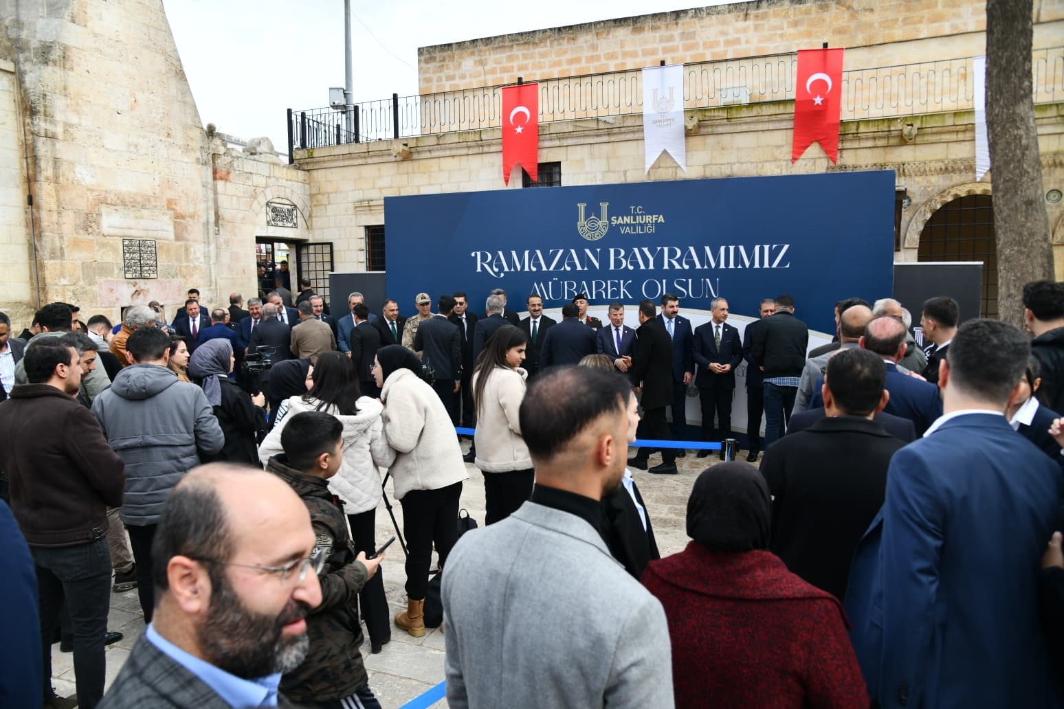 Şanlıurfa’da kent protokolü vatandaşlarla bayramlaştı
