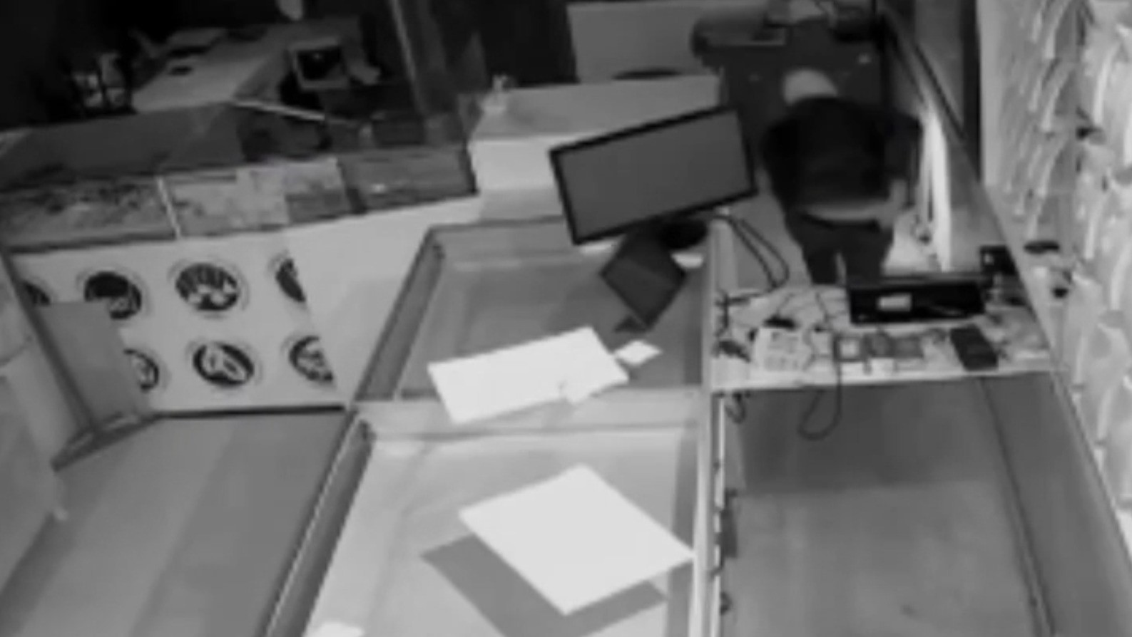 Şanlıurfa’da kuyumcuda hırsızlık anı kameraya yansıdı
