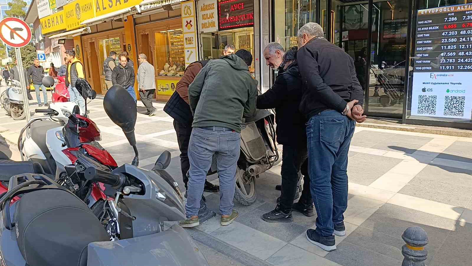 Şanlıurfa’da motosikletler çarpıştı, sürücüler yaralandı
