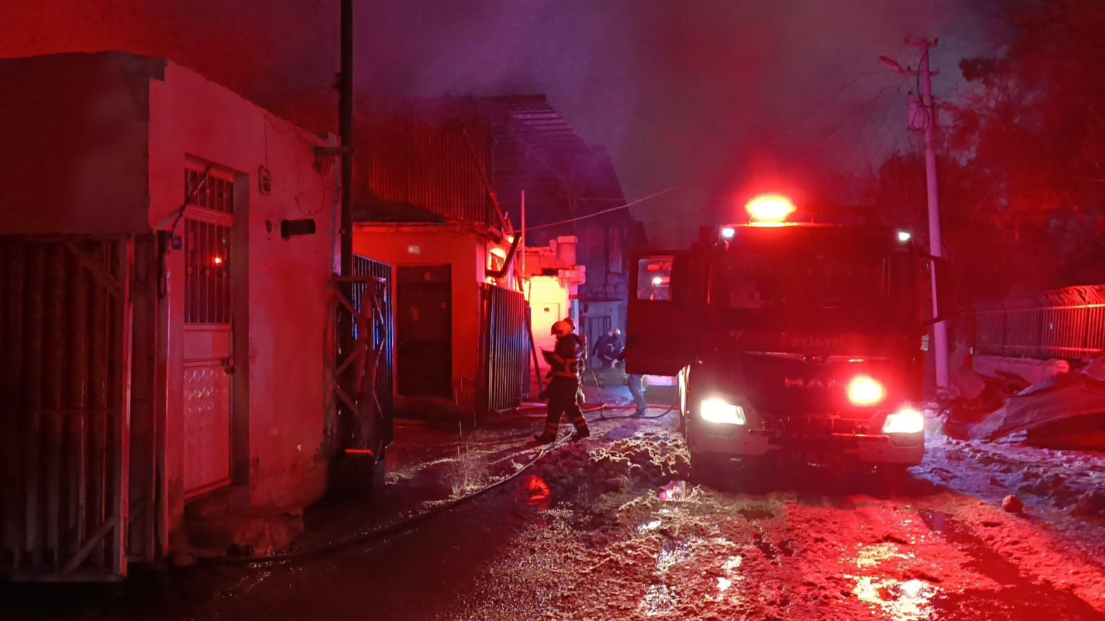 Şanlıurfa’da oduncular pazarında yangın
