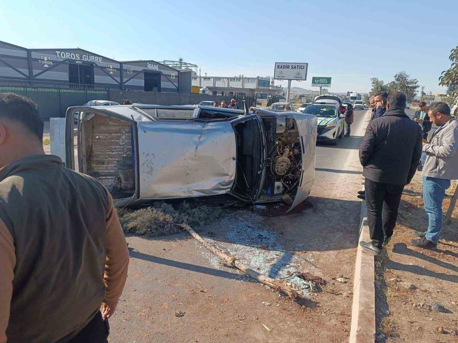 Şanlıurfa’da otomobil devrildi: 3 yaralı
