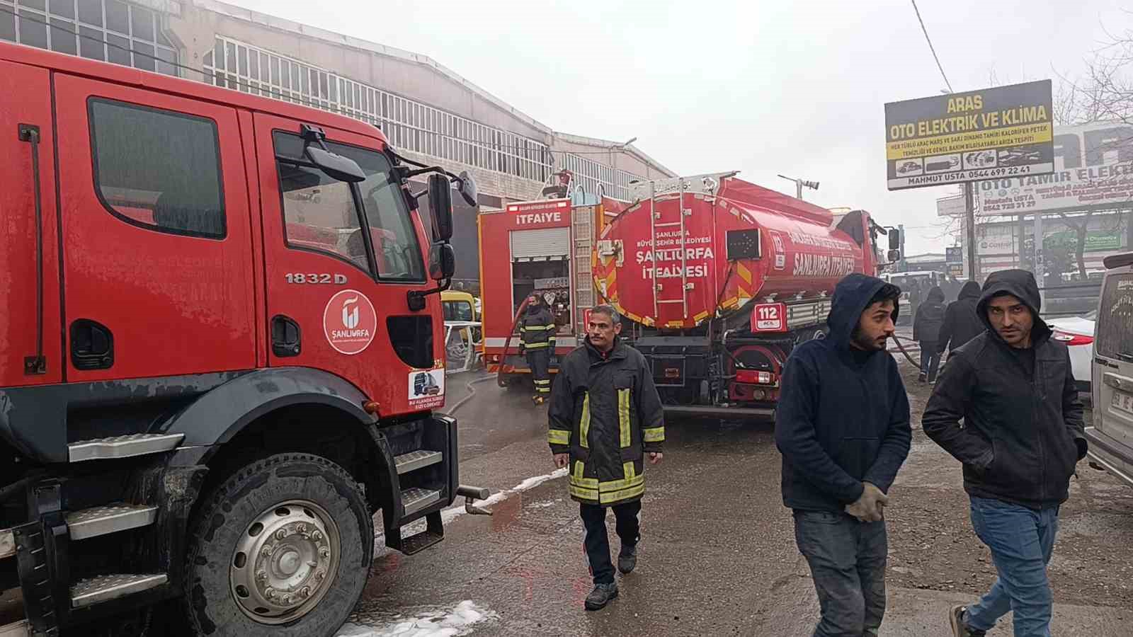 Şanlıurfa’da otomotiv deposunda korkutan yangın
