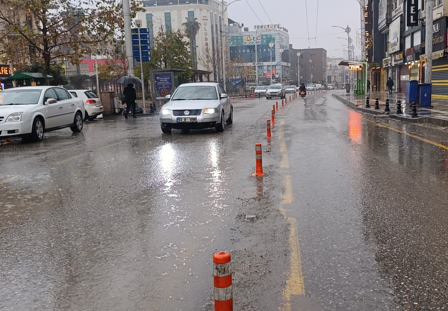 Şanlıurfa’da sağanak yağış etkili oluyor
