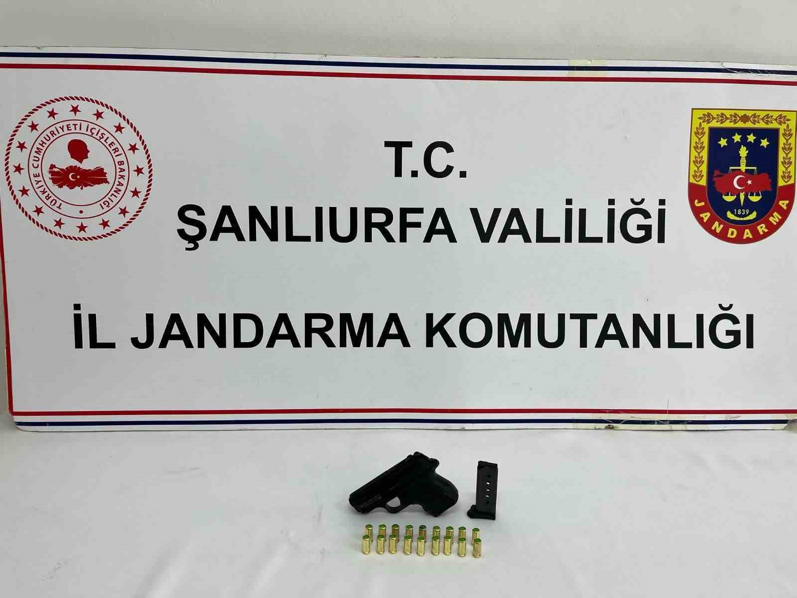 Şanlıurfa’da silah ve uyuşturucu ele geçirildi: 8 şüpheliye işlem yapıldı
